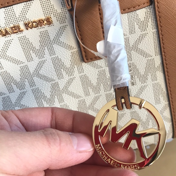 💕🍒mk Satchel🍒crossbody vanilla/acorn - Picture 2 of 8